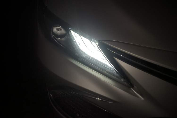 Used Toyota Camry 2021 2.0G Luxury Edition Right Front Headlight