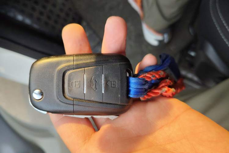 Used SAIC MAXUS Xintu V80 2021 2.0T PLUS AMT Aoyuntong Short-Wheelbase Mid-Roof 5/6-Seater
