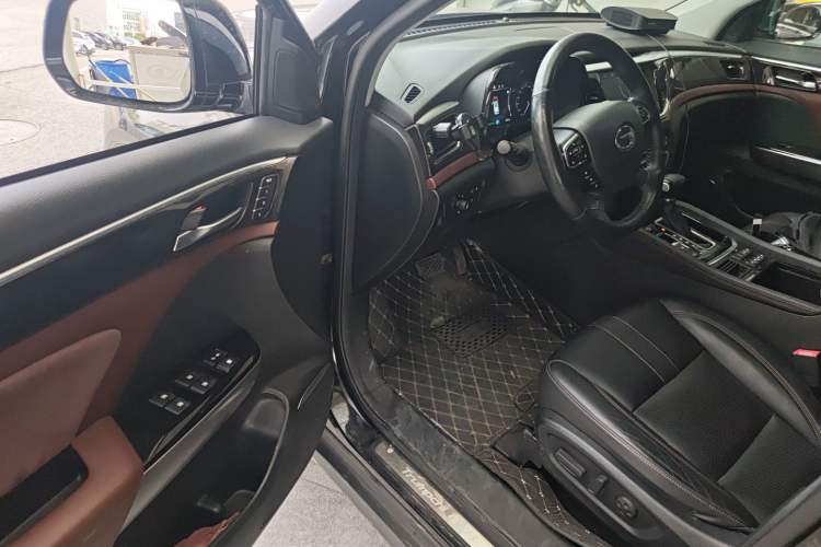 Used GAC Trumpchi GS8 2017 320T Two-Wheel Drive Luxury Smart Connectivity Version (7 Seats) Driver Seat