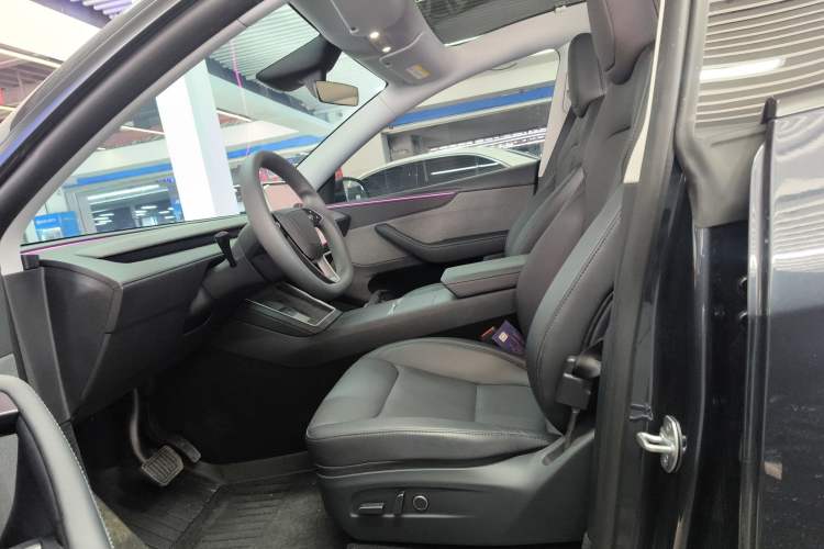 Used Tesla Model Y 2025 Rear-Wheel-Drive Version
