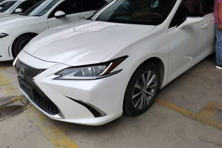 Used Lexus ES 2018 200 Excellence Edition China V Standard Guazi used car, China used car export, Used car for sale, Used  cars, Cheapest cars for sale