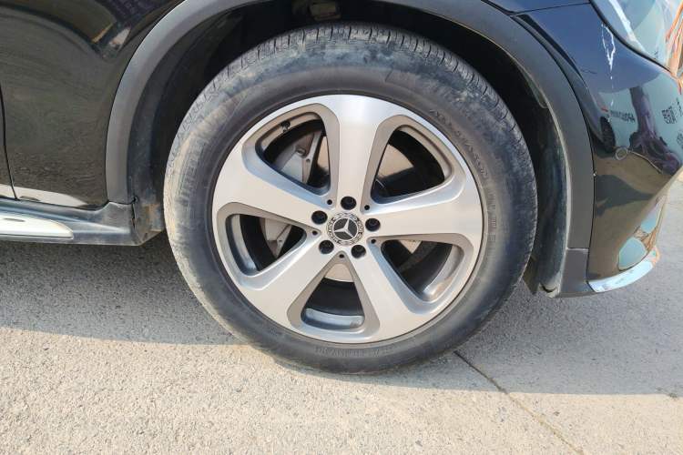 Used Mercedes-Benz GLC 2017 GLC 260 4MATIC Luxury Model Right Front Wheel Hub