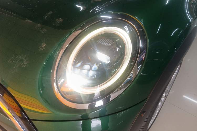 Used MINI MINI 2022 Updated 1.5T COOPER Classic Edition Five-Door Version
