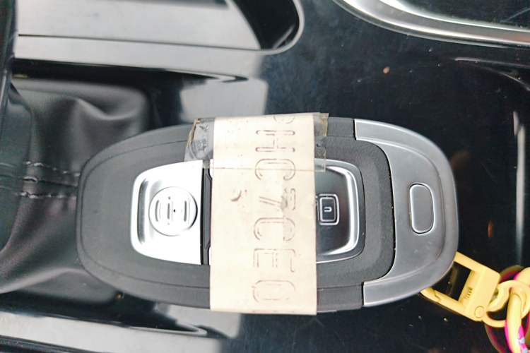 Used Hongqi E-QM5 2022 431 km Charge & Enjoy Edition