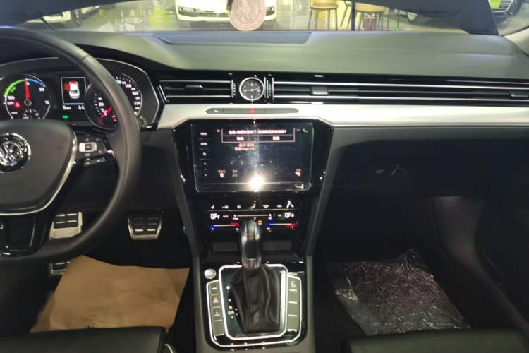 Used Volkswagen Magotan GTE Plug-in Hybrid 2020 GTE Luxury Model Audio And AC Panel