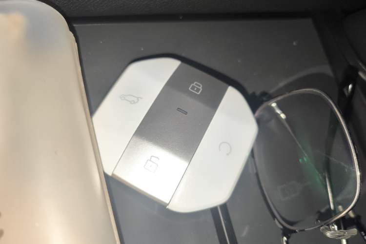 Used JETOUR Traveler 2025 1.5TD DCT Two-Wheel Drive Exploration+ Vehicle Key