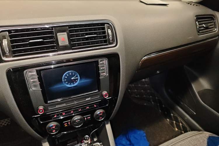 Used Volkswagen Sagitar 2017 230TSI Automatic Luxury Edition
