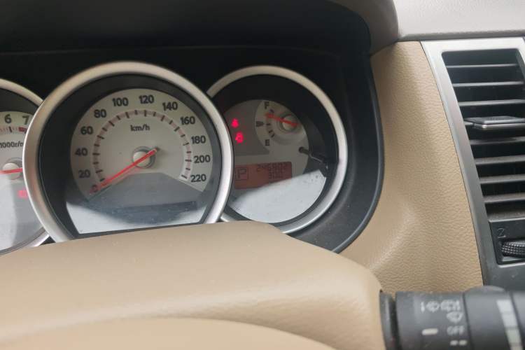 Used Nissan Tiida 2008 1.6L Automatic Smart Version Odometer Close Up