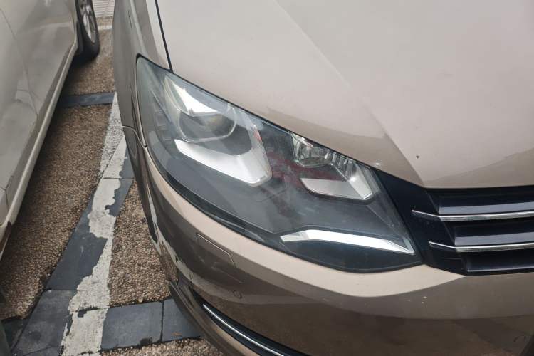 Used Volkswagen Sharan 2014 2.0 TSI Comfort Model Right Front Headlight