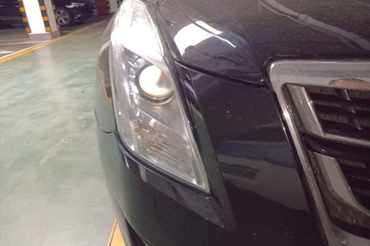 Used Cadillac XTS 2013 28T Comfort Model Right Front Headlight