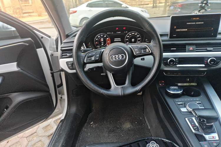 Used Audi A4L 2018 30th Anniversary Edition 40 TFSI Fashion Model