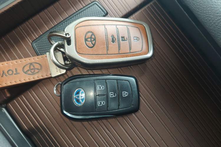 Used Toyota SIENNA 2021 2.5L Hybrid Comfort Edition Vehicle Key