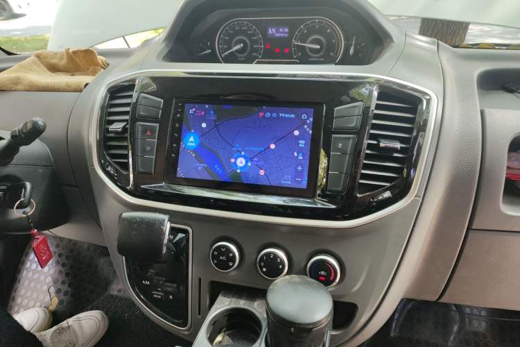 Used SAIC MAXUS Xintu V80 2019 2.5T Classic AMT Aoyuntong Short Wheelbase Mid-Roof 5/6-Seater