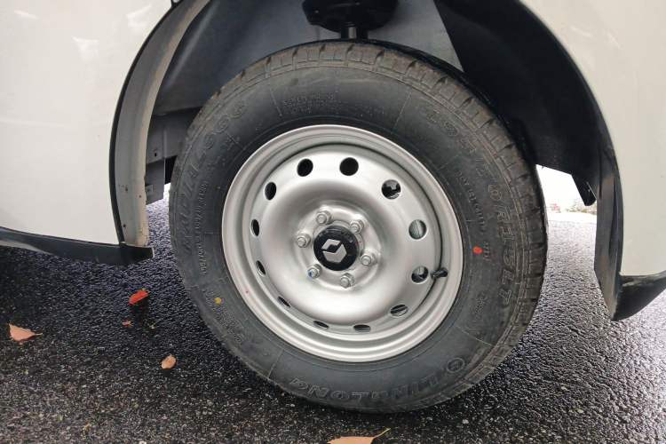 Used CHANGAN KAICHENG V919 2025 Model, Glory Edition, Golden Shield 50 kWh, Short Wheelbase, Low Roof, Elite Version, 6 Seats Right Front Wheel Hub