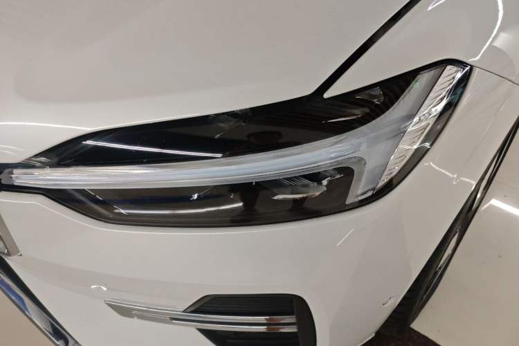 Used Volvo XC60 New Energy 2025 Plug-in Hybrid Long-Range All-Wheel Drive Smart Luxury Edition Left Front Headlight