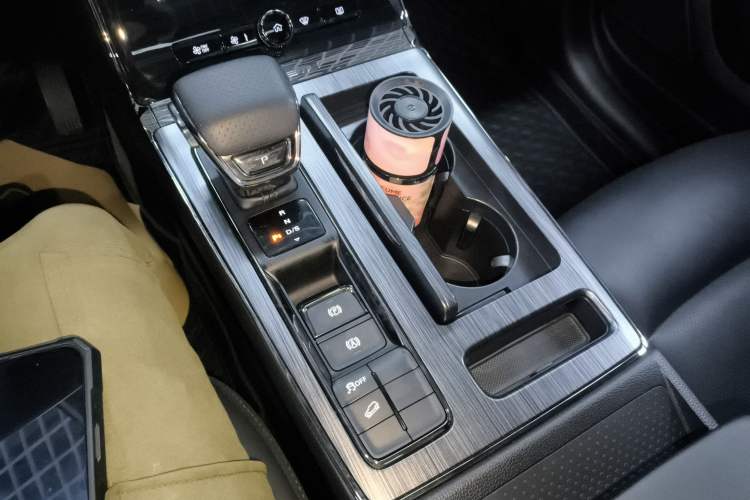 Used Roewe RX5 2023 PLUS 330TGI Automatic Trendsetting Smart Edition Gear Lever