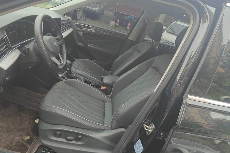 Used Volkswagen Tiguan L 2023 Restyled 330TSI Automatic Two-Wheel Drive R-Line Enhanced Comfort Version Left Front Seat