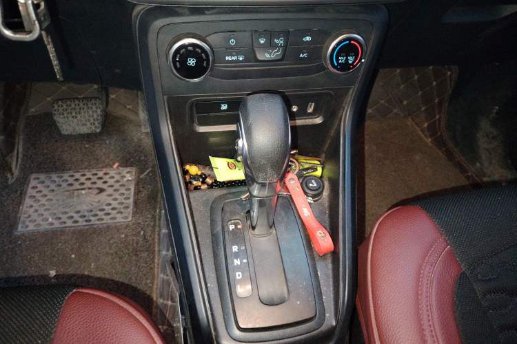 Used Ford EcoSport 2018 1.5L Automatic Elite Edition Gear Lever