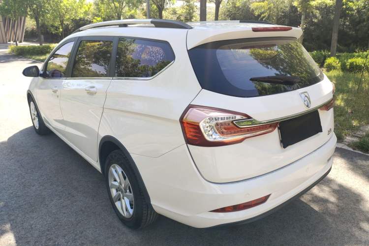 Used Baojun 310W 2017 1.5L Manual Fashion Model China V