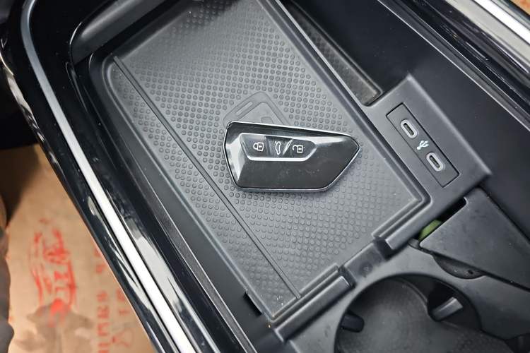 Used Volkswagen ID.6 X 2023 Upgraded Version Kinetic All-Wheel Drive Edition Vehicle Key