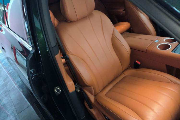 Used Hima AITO M8 2025 Extended-Range Ultra Version 53.4 kWh 6-Seater Edition