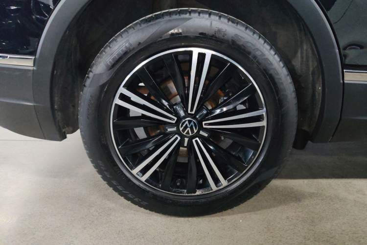 Used Volkswagen Tiguan L 2021 330TSI Automatic Two-Wheel Drive Smart Edition
