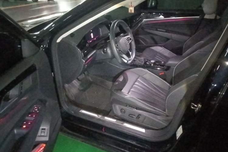 Used Volkswagen Passat 2024 380TSI Starry Luxury Edition
