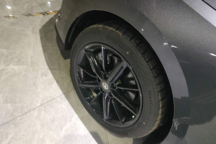 Used Changan UNI-V iDD 2023 ZhiDian iDD 1.5T 113km Smart & Fun Version
