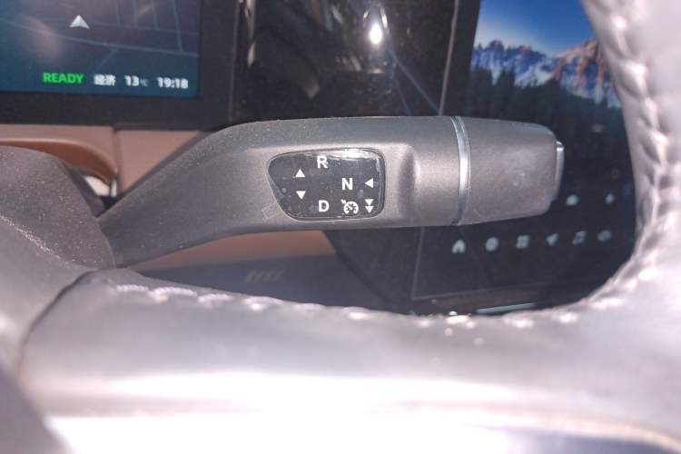 Used Leapmotor C01 2023 525 Comfort Edition Gear Lever