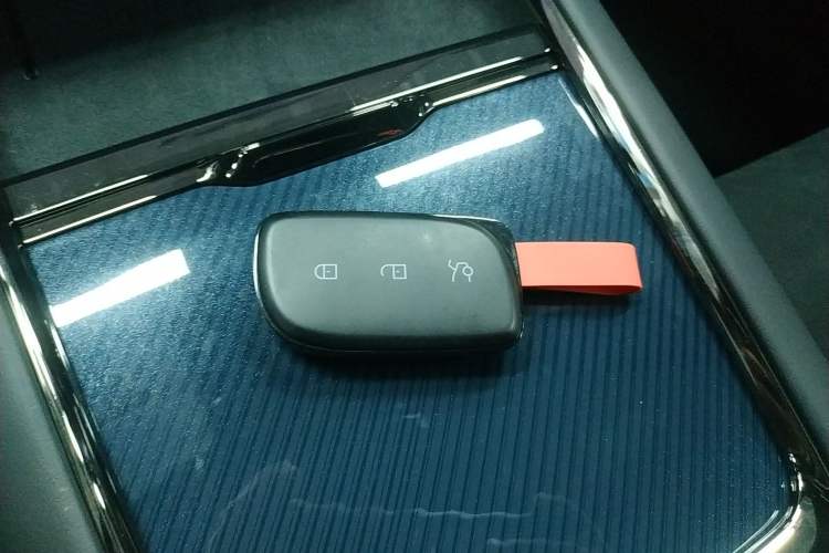 Used Lynk & Co Lynk & Co 10 EM-P 2025 Model 240 All-Wheel Drive Ultra—Sport Edition