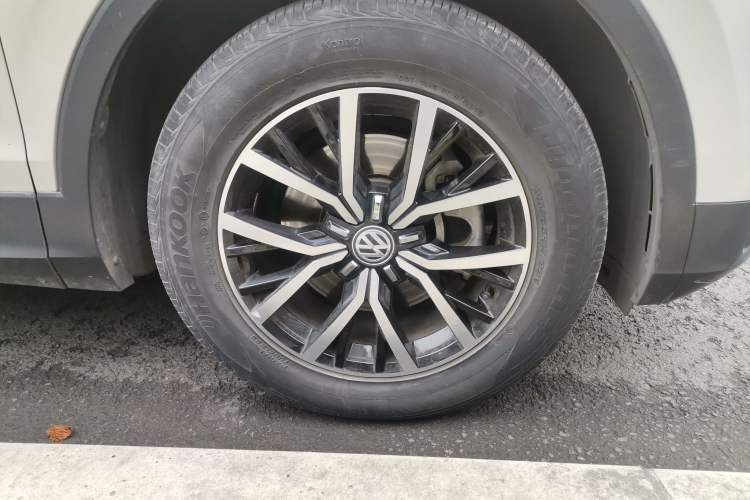 Used Volkswagen Tiguan L 2017 330TSI Automatic Two-Wheel Drive Comfort Edition Right Front Wheel Hub