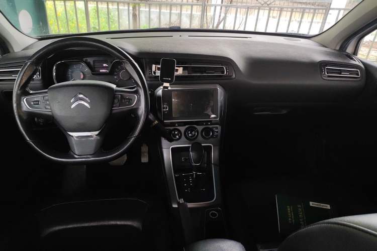 Used Citroen C4 Sega 2016 1.6L Automatic Luxury Model Center Console