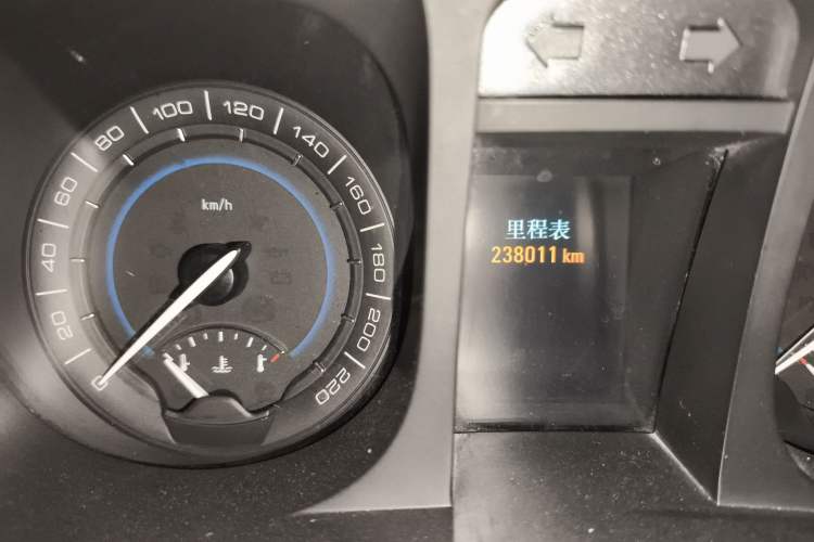 Used Buick GL8 2011 2.4L LT Luxury Business Executive Edition Odometer Close Up