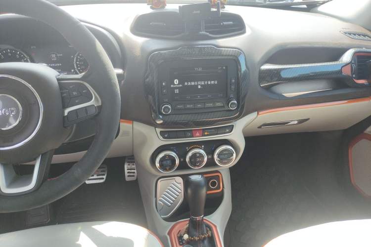 Used Jeep Renegade 2016 1.4T Automatic Smart Edition Gear Lever