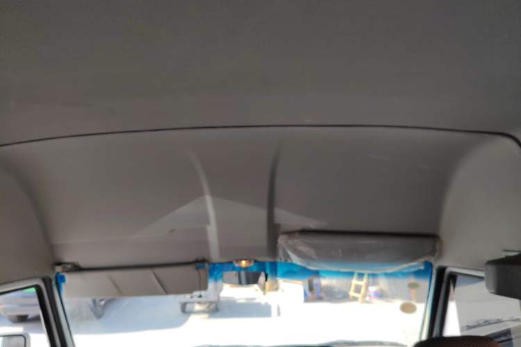 Used Iveco Daily 2022 2.5T A37 M1 Passenger Van 5-9 Seats Long Wheelbase Mid-Roof Design Dual Tires Side Sliding Doors
