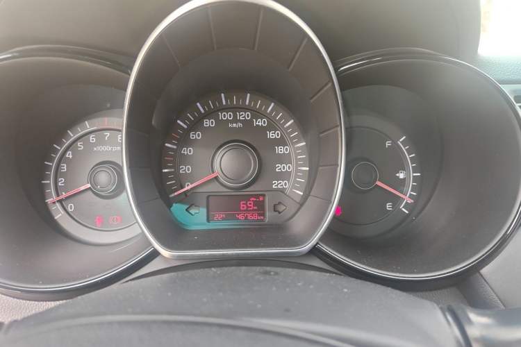 Used Kia K2 2015 Sedan 1.4L MT GLS
