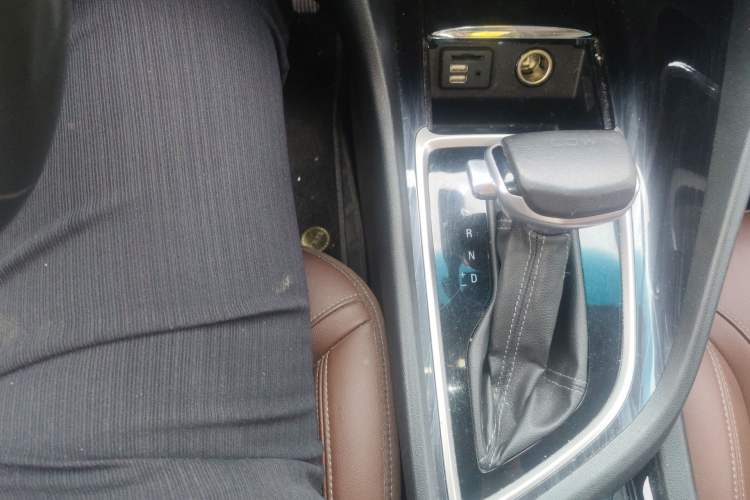 Used Buick GL6 2018 18T 6-Seater Prestige Model Gear Lever