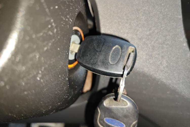 Used Jinbei Hiace King 2021 2.0L City Transport King Series Express Model Standard Top 6-Seater 1TZS