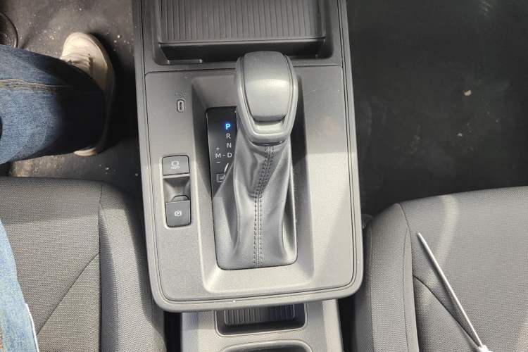 Used Toyota Corolla Cross 2026 Model 2.0L Pioneer Edition Gear Lever