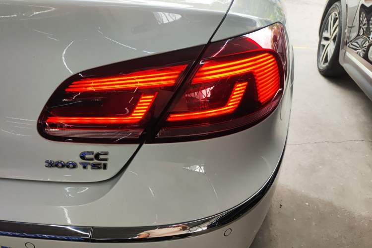 Used Volkswagen FAW-Volkswagen CC 2016 1.8TSI Luxury Model Right Rear Taillight