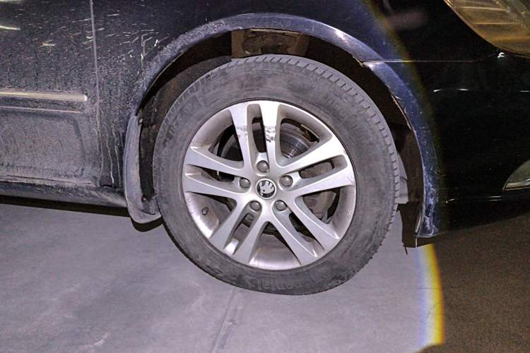 Used Skoda Octavia 2013 1.4TSI Manual Yijun Edition Right Front Wheel Hub