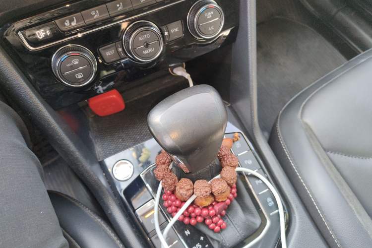 Used Volkswagen Tiguan L 2019 330TSI Automatic Two-Wheel Drive Smart Luxury Version China VI Standard
