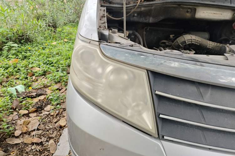 Used Dongfeng Shuaike 2013 Revised Version 1.5L Manual Standard Edition 7 Seats China IV Standard Right Front Headlight