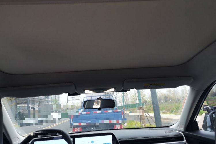 Used Venucia V DD-i 2023 60km iD Version Headliner