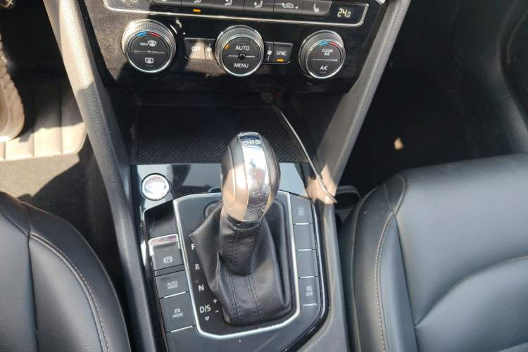 Used Volkswagen Tharu 2020 280TSI Two-Wheel Drive Luxury Edition China VI Standard Gear Lever