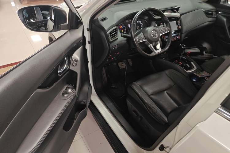 Used Nissan X-Trail 2017 2.5L CVT Luxury Edition 4WD Driver Seat