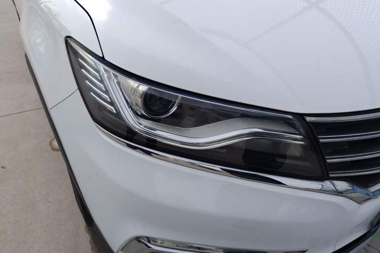 Used Roewe RX5 2018 20T Two-Wheel Drive Manual Internet Smart Edition
