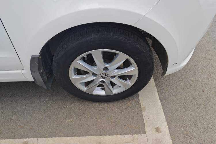 Used Dongfeng Fengon 330 2019 1.5L 330S Manual Comfort Version China VI Standard Right Front Wheel Hub