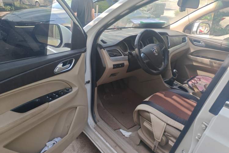 Used Baojun 730 2016 Revised 1.5L Manual Standard Version 7 Seats China V Emission Standard Driver Seat