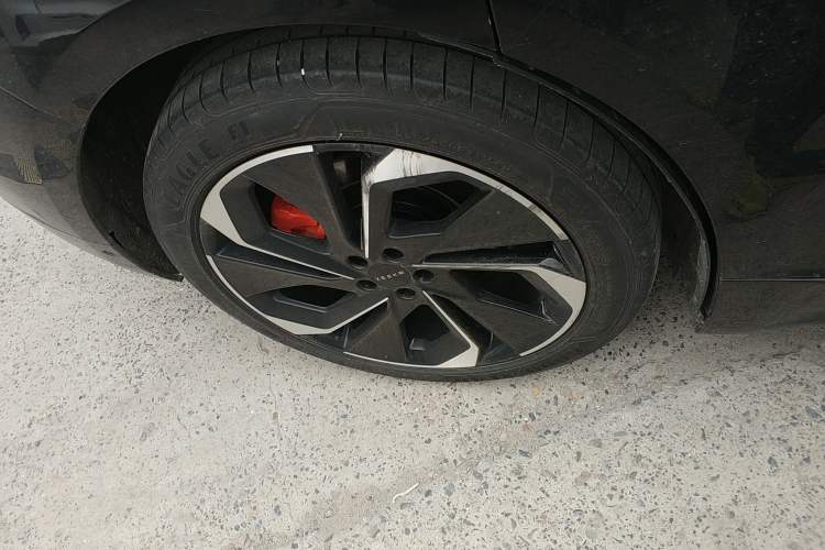 Used Zeekr 001 2022 Long-Range Dual-Motor WE Edition Right Rear Wheel Hub